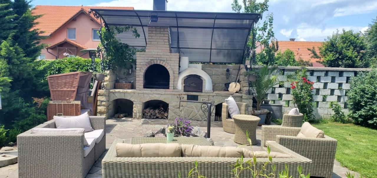 Villa Westfalia Guest House Tîrgu Secuiesc Екстериор снимка