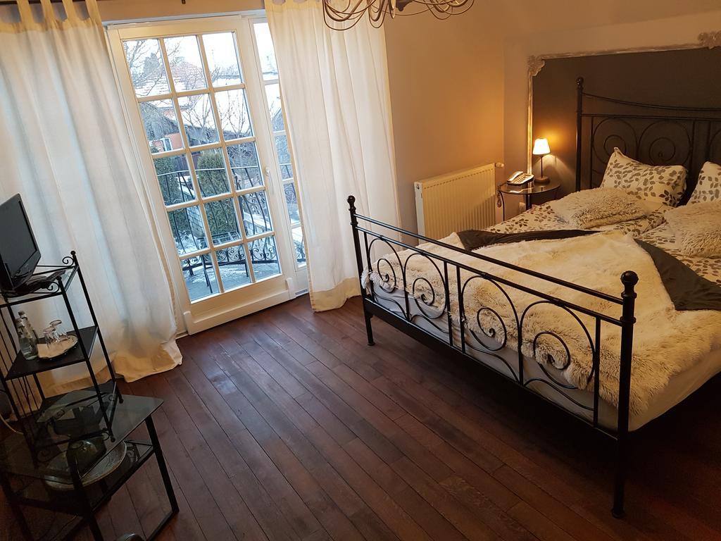 Villa Westfalia Guest House Tîrgu Secuiesc Екстериор снимка
